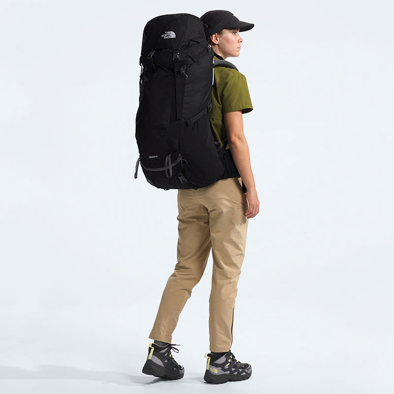 Morral Montañismo Terra 65l Negro y gris The North Face