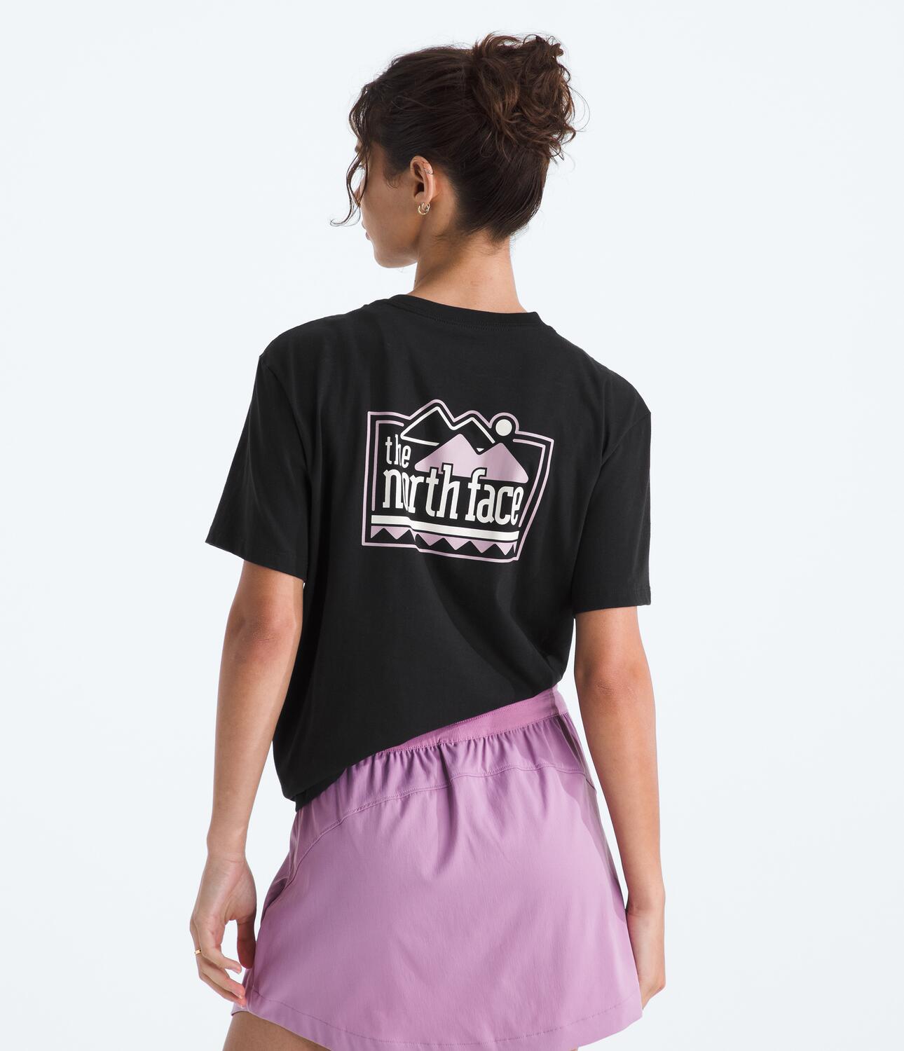 Camiseta Evolution Explore Pin Short Sleeve Tee Graphic Negra Mujer The North Face