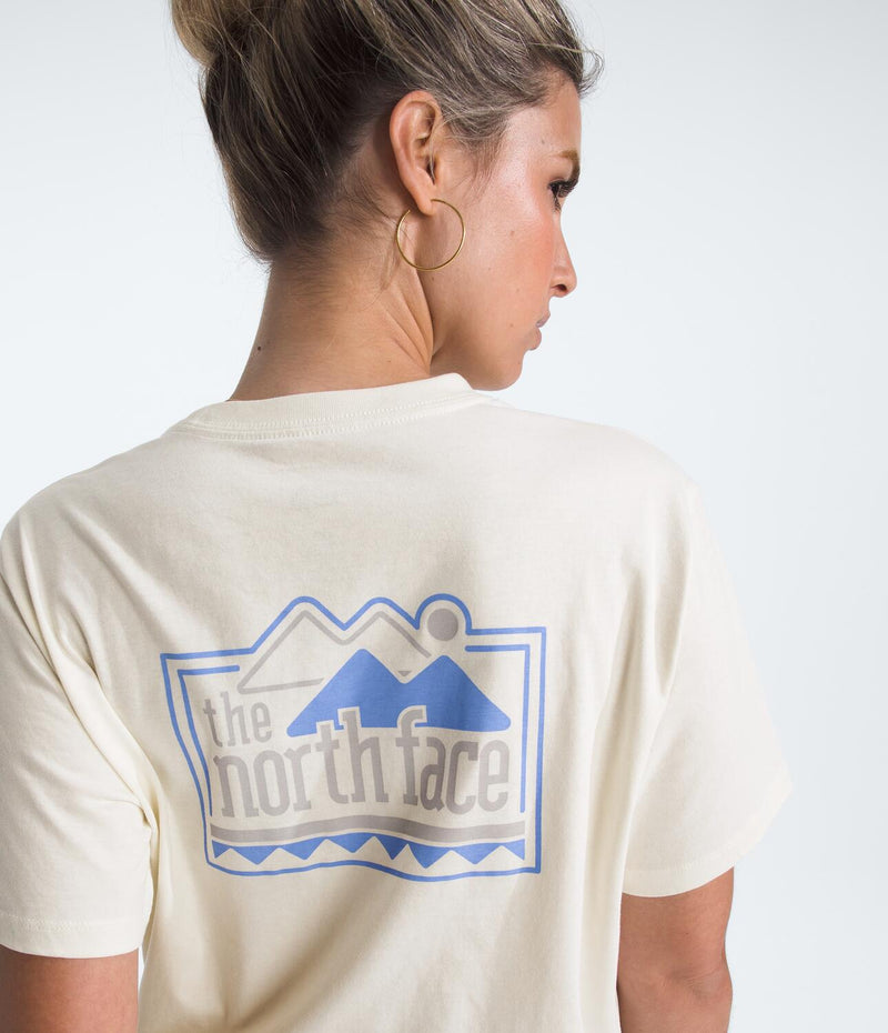 Camiseta Evolution Explore Pin Short Sleeve Tee Graphic Blanca Mujer The North Face