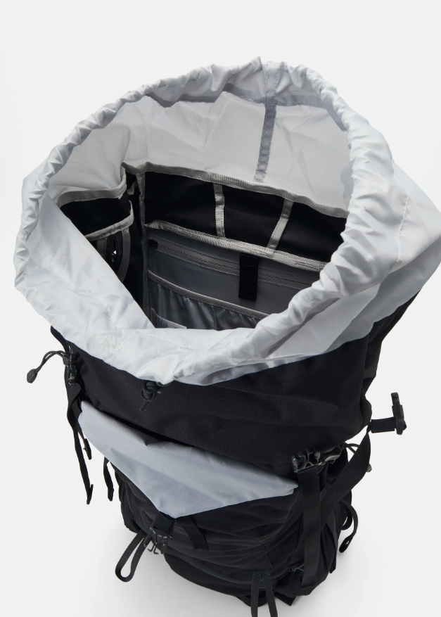 Morral Montañismo Terra 65l Negro y gris The North Face